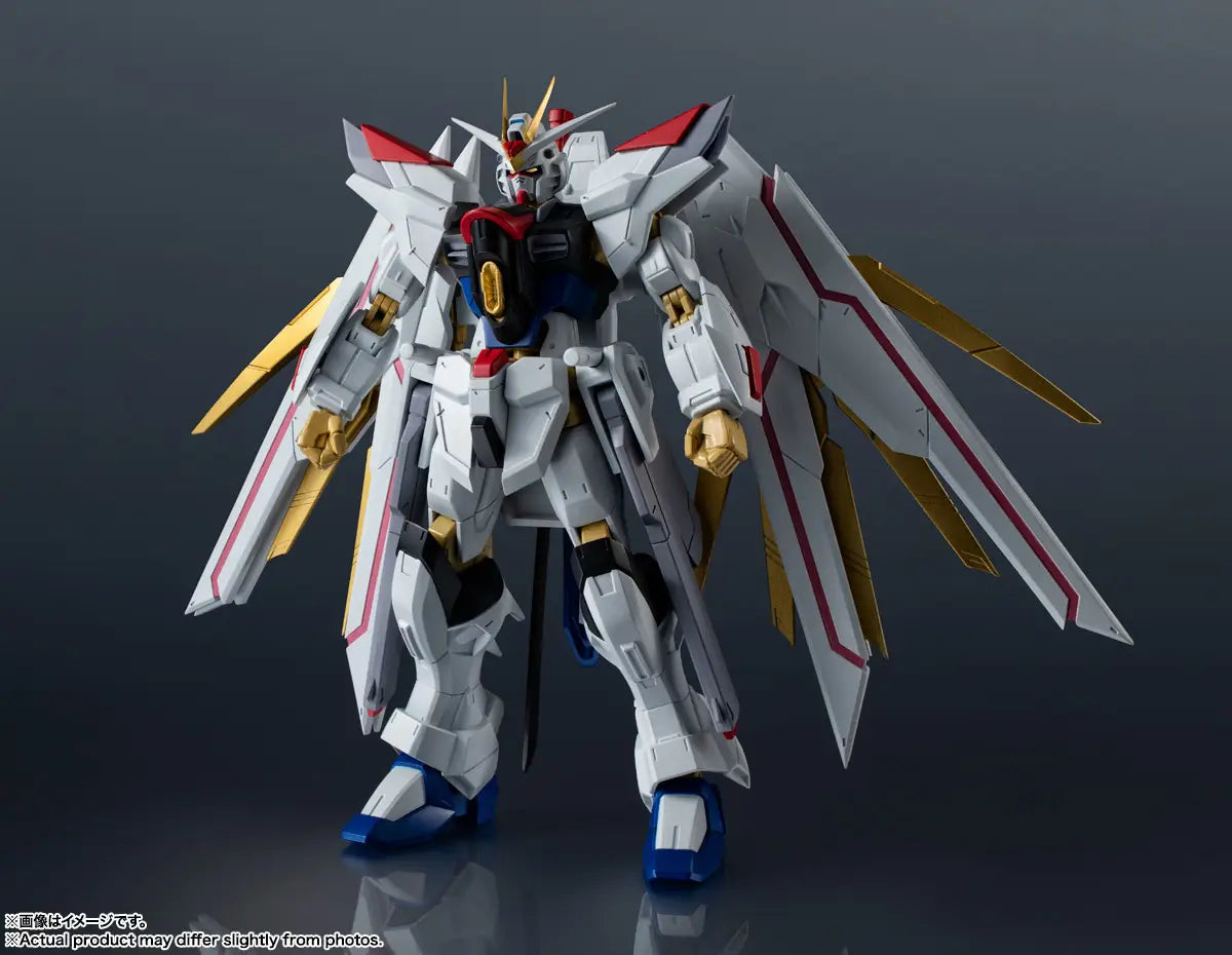 Figurine articulée Mighty Freedom Gundam avec sabre laser et accessoires