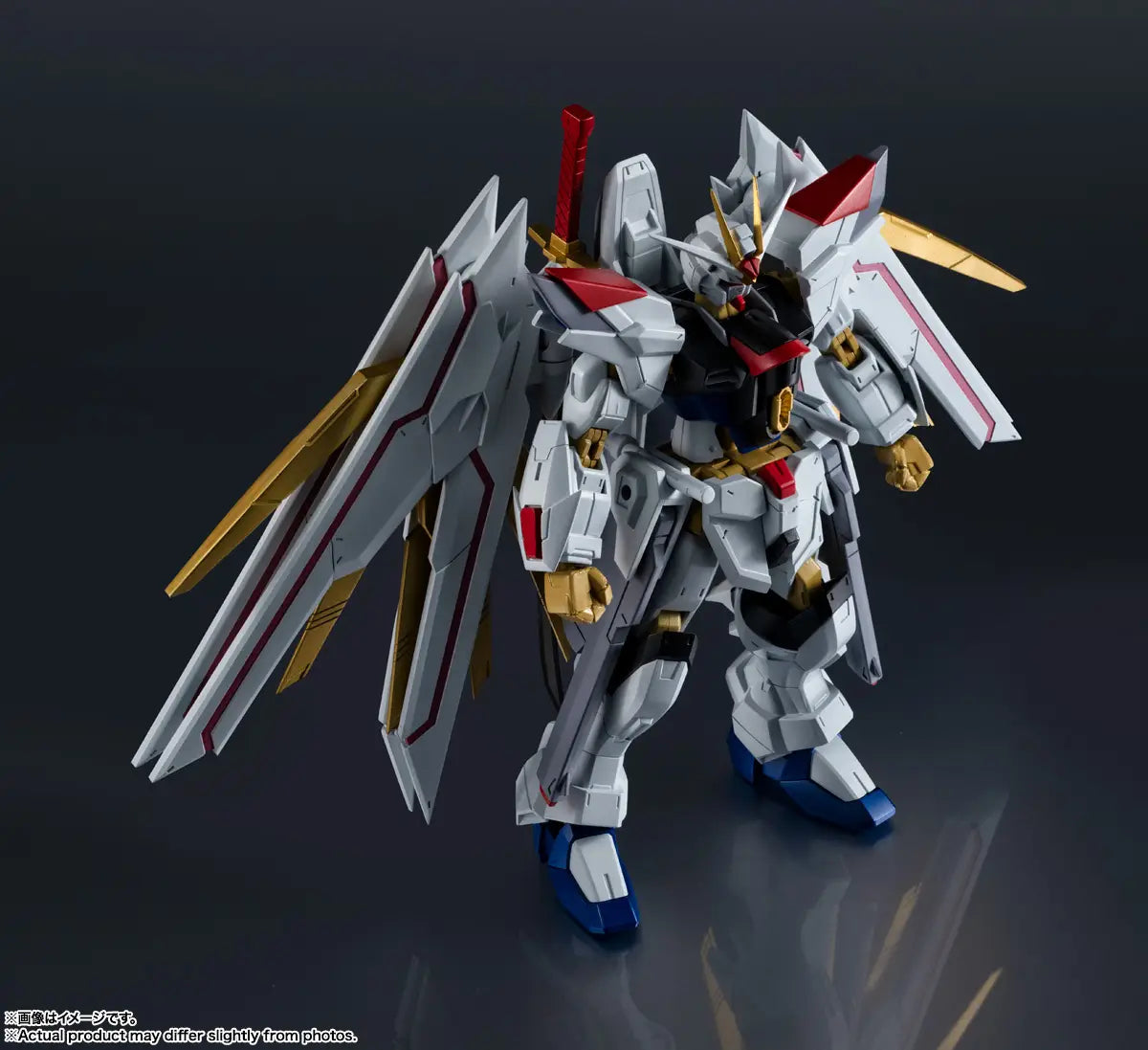 Figurine articulée Mighty Freedom Gundam avec sabre laser et accessoires
