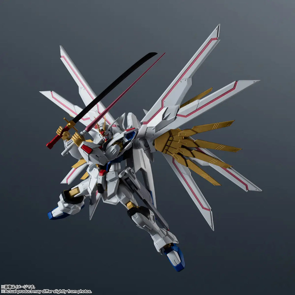Figurine articulée Mighty Freedom Gundam avec sabre laser et accessoires