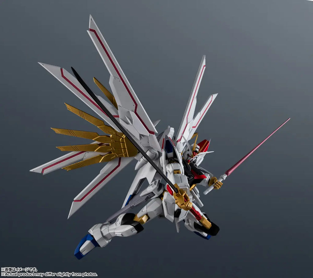Figurine articulée Mighty Freedom Gundam avec sabre laser et accessoires