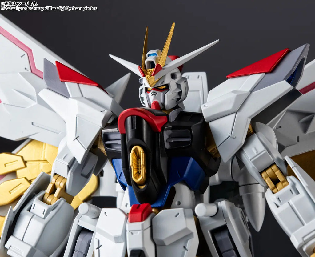 Figurine articulée Mighty Freedom Gundam avec sabre laser et accessoires