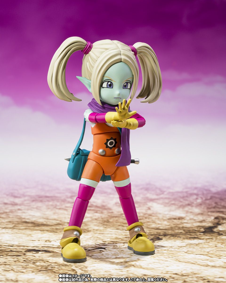 Figurine articulée Panzy avec écharpe amovible et accessoires sac