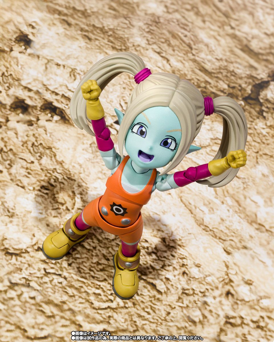 Figurine articulée Panzy avec écharpe amovible et accessoires sac
