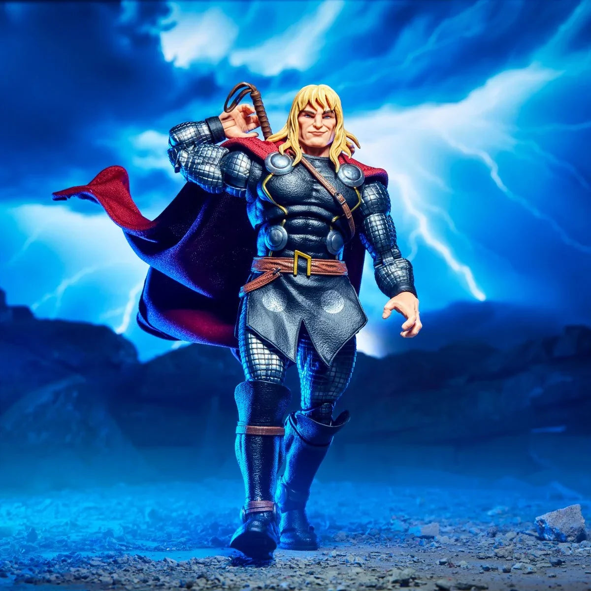 Figurine articulée Thor avec cape, Mjolnir, effets de foudre et accessoires