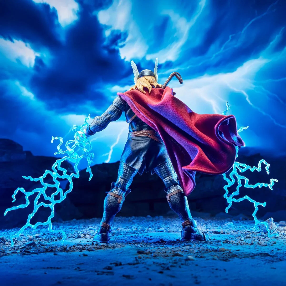 Figurine articulée Thor avec cape, Mjolnir, effets de foudre et accessoires
