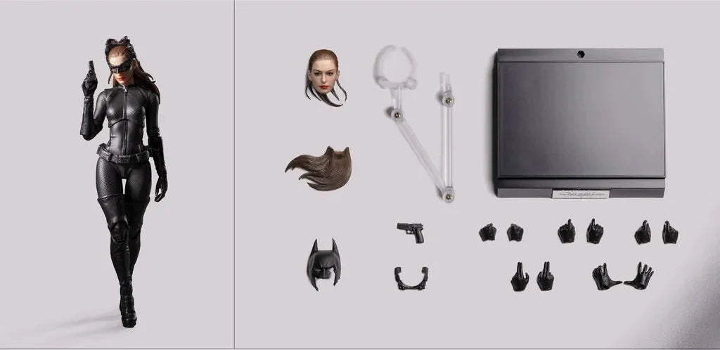 Figurine articulée de collection Catwoman Selina Kyle avec accessoires et socle d'exposition
