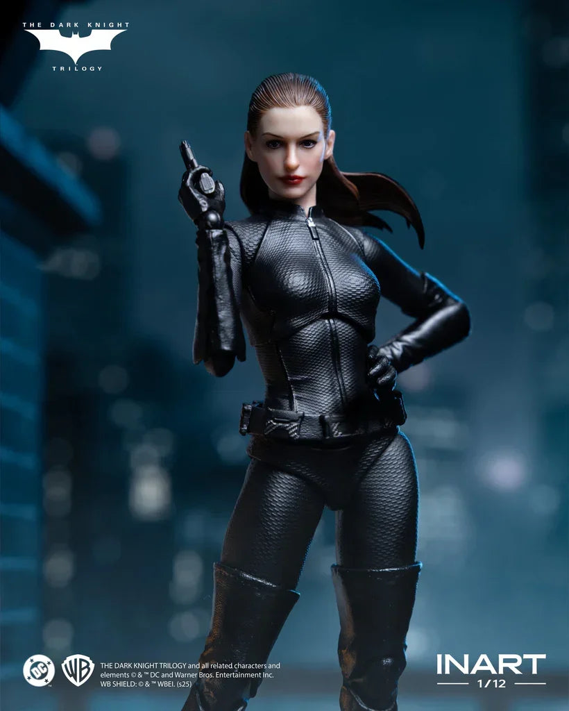 Figurine articulée de collection Catwoman Selina Kyle avec accessoires et socle d'exposition