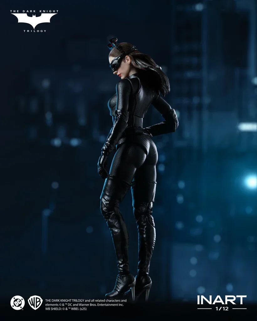 Figurine articulée de collection Catwoman Selina Kyle avec accessoires et socle d'exposition