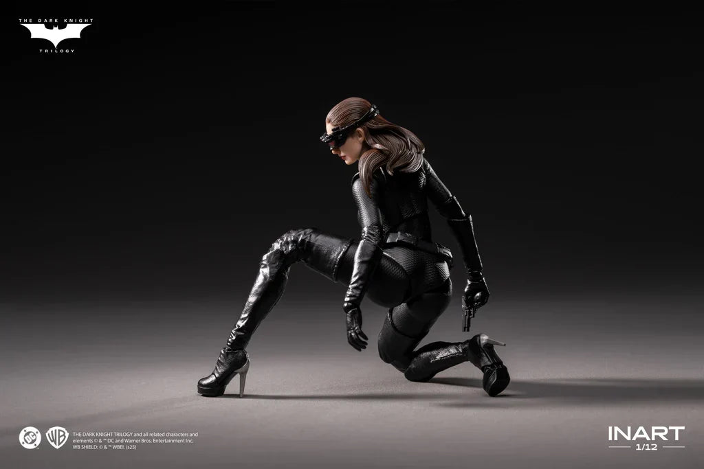 Figurine articulée de collection Catwoman Selina Kyle avec accessoires et socle d'exposition