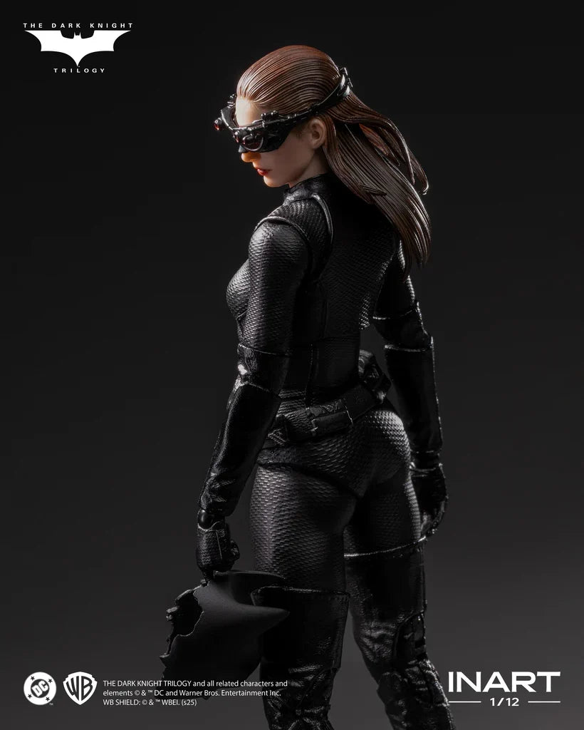 Figurine articulée de collection Catwoman Selina Kyle avec accessoires et socle d'exposition