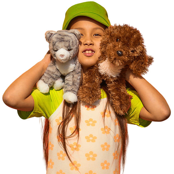 Peluche de chat gris tigré Tabbie, assise