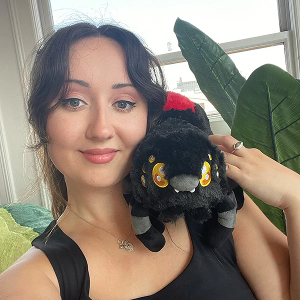 Mini figurine de collection en peluche douce Veuve Noire